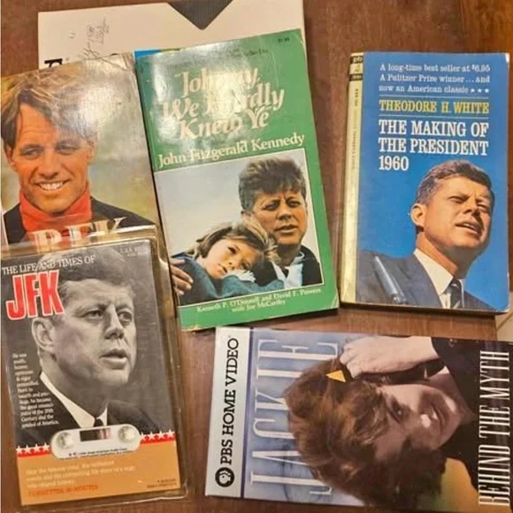 Marilyn Monroe,JFK magazine and book collector - Picture 11 of 13